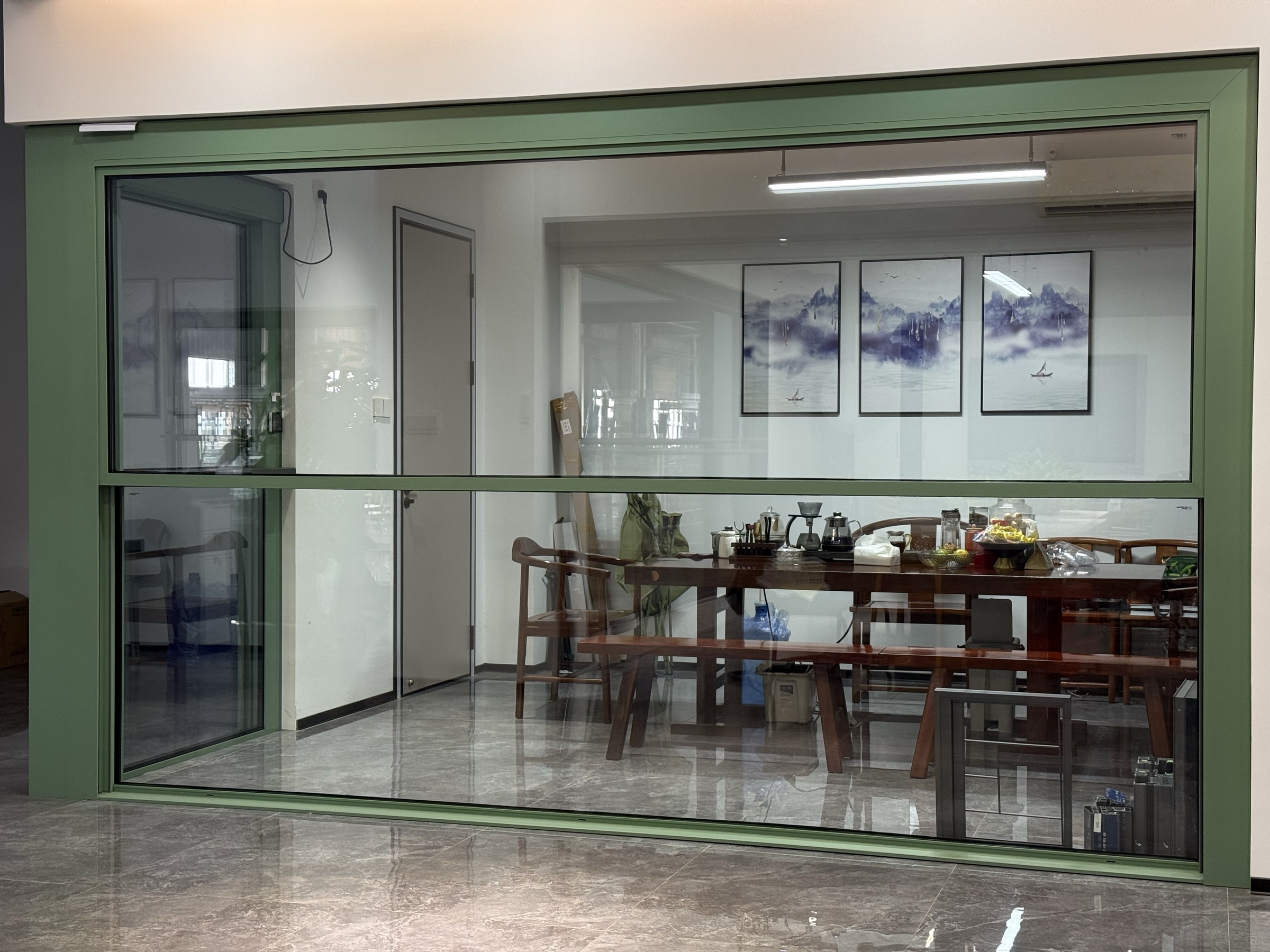 120 Series motorized lift window product and installation images